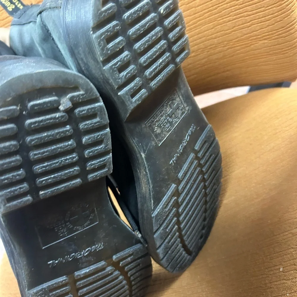 Dr. Marten 1460 Fleece Lined Wintergrip Black Leather Lace Up Boots 8 women’s - Picture 4 of 11